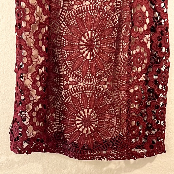 NWOT Francesca’s Maroon Lace Cocktail Dress, Size Small - Picture 5 of 13